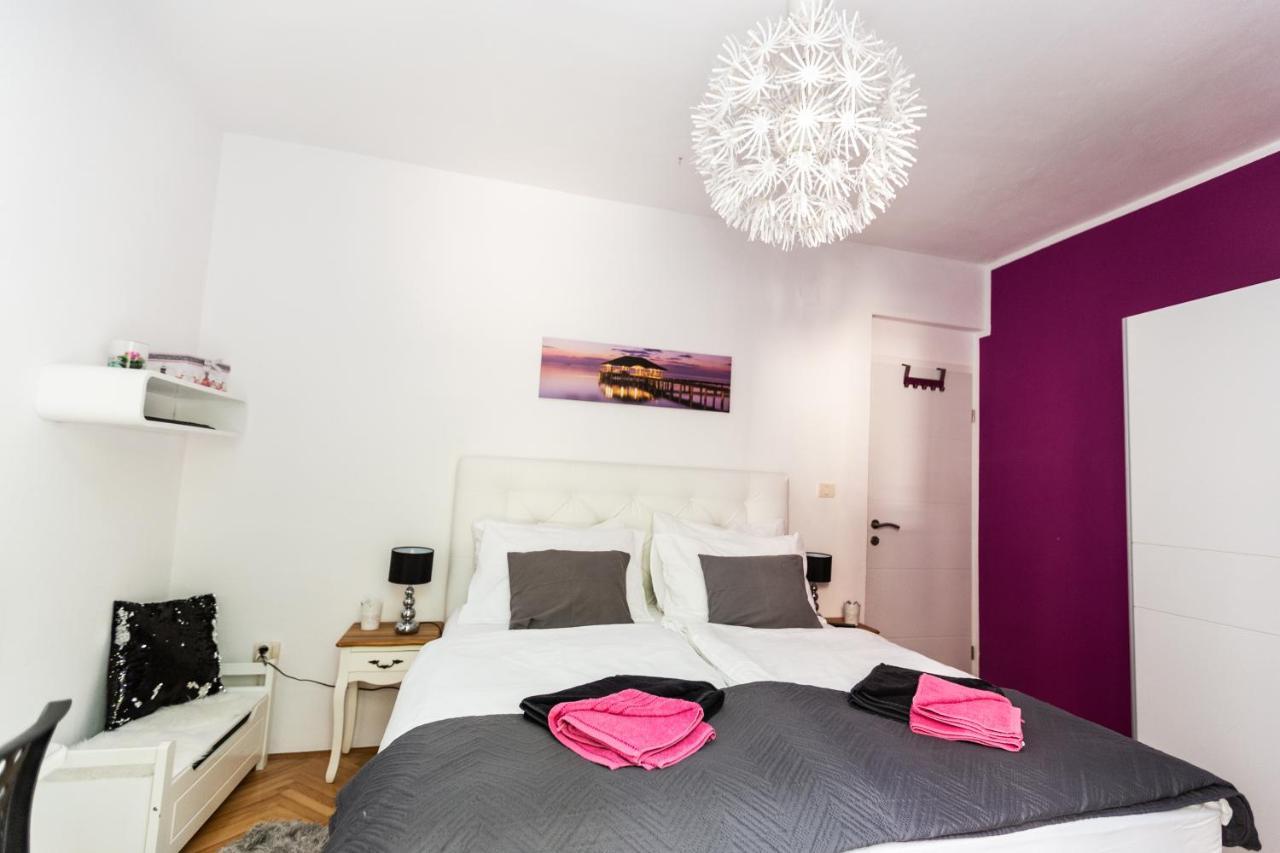 Luxury Apartments Mia ポドストラナ エクステリア 写真