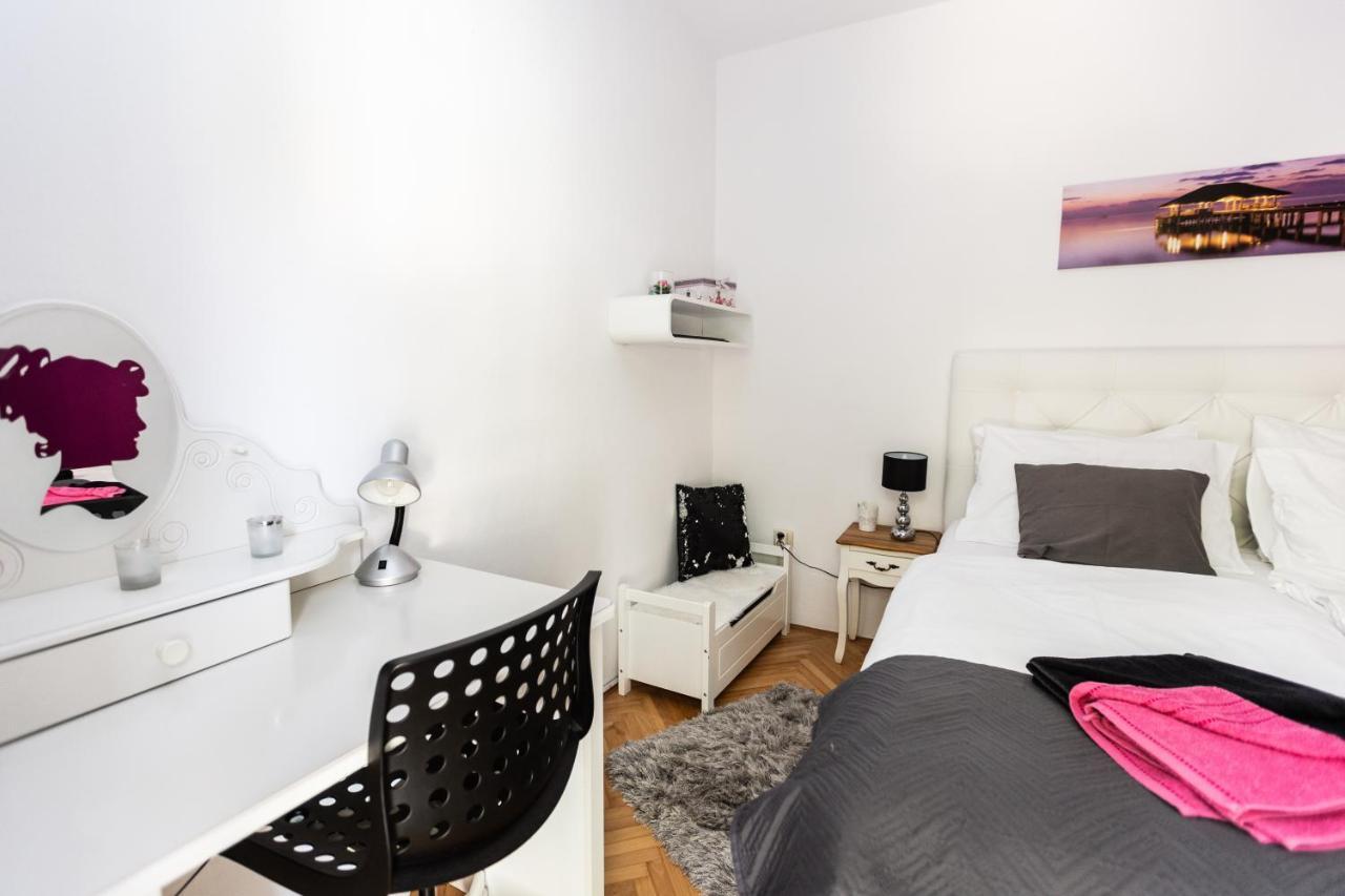 Luxury Apartments Mia ポドストラナ エクステリア 写真